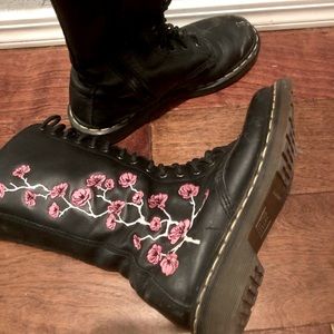 Dr Martens boots embroidered cherry blossom boots size 9 combat boots
